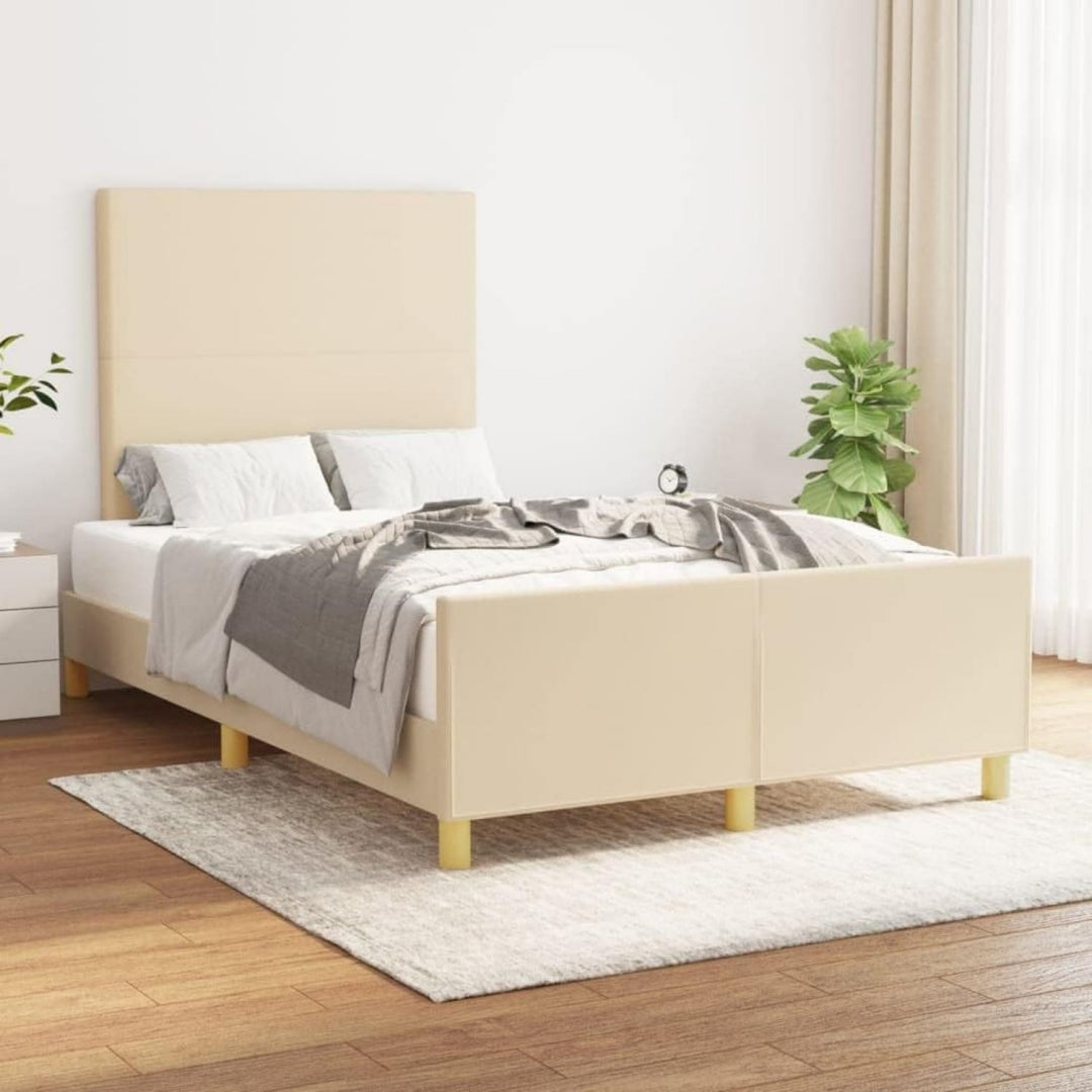 Eine Fussauflage an dem Bettgestell mit 120 x 200 cm