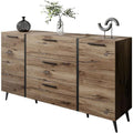 Das Sideboard verbindet seine Form mit Metall und Kunststoff