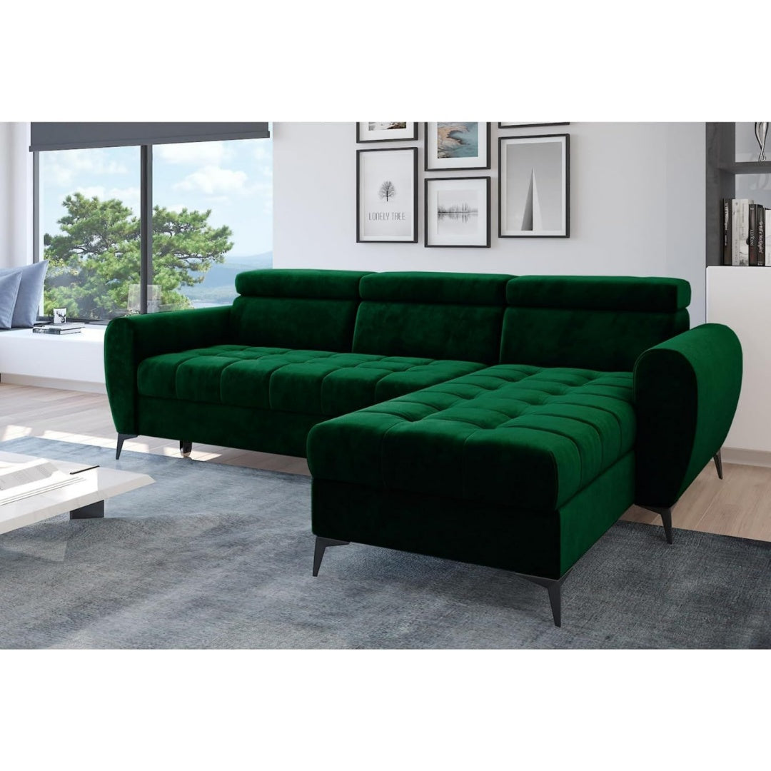 Sofa in Gruen mit einer Schlaffunktion