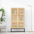 Der Hochschrank nimmt mit 70 x 35 x 125 cm Gestalt an