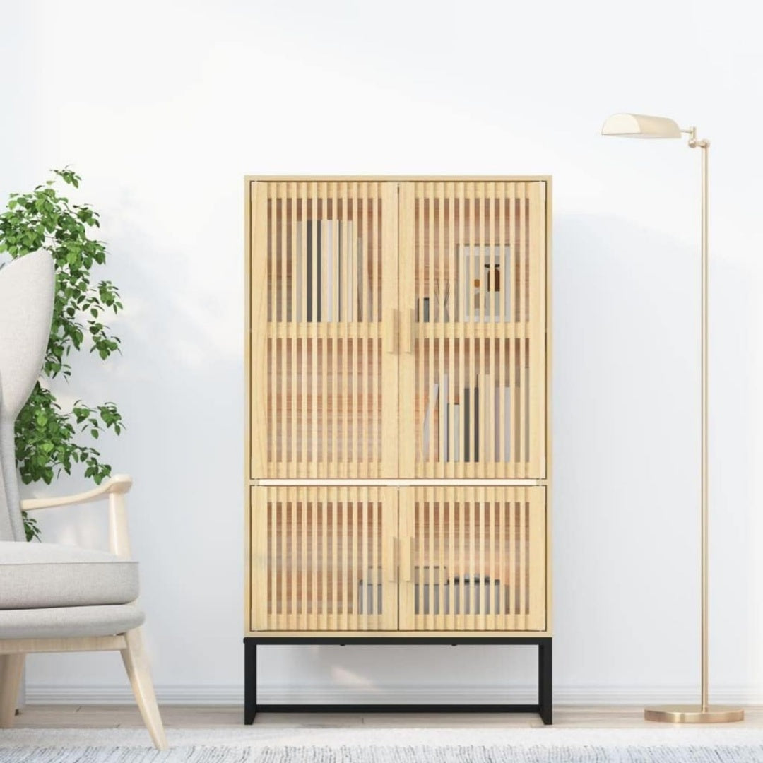 Der Hochschrank nimmt mit 70 x 35 x 125 cm Gestalt an